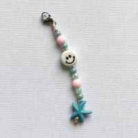 Bonheur - Taschenbaumler/Schlüsselanhänger mit Smiley und maritimer Note in rosa/türkis Bild 4