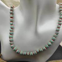 Chevron Perlen aus Java - hellgrün, weiß, rot - ganzer Strang - 65 Glasperlen Bild 7