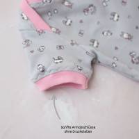 Babybody hellgrau-rosa Kurzarm, Unterziehbody für Babys, Body Amerikanischer Ausschnitt, Body mit Hasen und Enten Bild 5