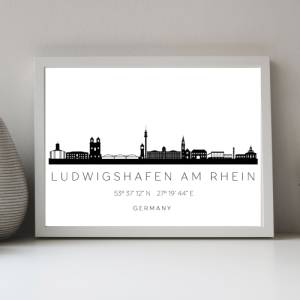 Poster LUDWIGSHAFEN am Rhein SKYLINE mit Koordinaten | Heimat Stadt | Stadtposter | Personalisiert | Sehenswürdigkeiten Bild 1