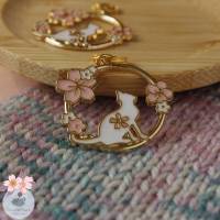 Handgefertigter Maschenmarkierer mit Katze und Kirschblüten im Kreis zum Stricken oder Häkeln! Sakura! Bild 5