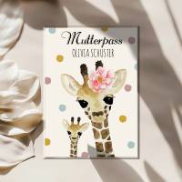 Mutterpasshülle Giraffe Baby mit Namen personalisiert, Geschenk Mutterschaft Schwangerschaft Bild 1