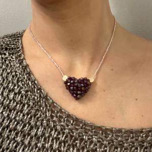 Halskette rosa-metallische Rocailles Perlen mit Herzanhänger in blutrot aus Glaskristallen, Miyuki Bild 8