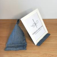 Handysitzsack im Jeanslook -  Ablag für Handy, Kindle und Buch im zeitlosen Jeansblau mit Goldverzierung - Ostergeschenk Bild 7
