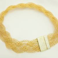Gehäkeltes Gold - handmade Damen-Collier aus 24ct vergoldetem Draht, geflochten, geschlossen mit Magnetverschluss Bild 5