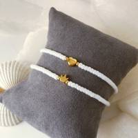 Armband aus weißen Miyuki Perlen mit Metallperle Herz oder Krone, Geschenkverpackung Bild 5