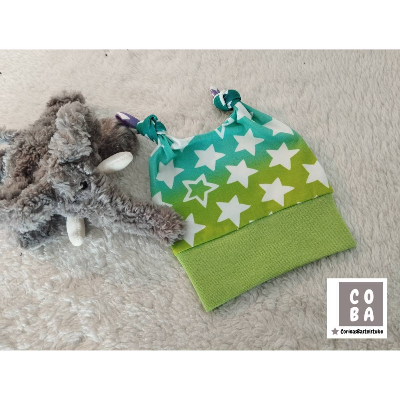 Babymütze Knotenmütze grün türkis mit weißen Sternen 3 - 6 Monate