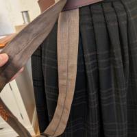 Rockzipfelhalter - Skirtlifter  aus Leinen mit keltischer Stickerei Bild 5