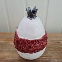 Osterdeko Ei mit Krone aus Keramik mit Kränzchen 13 cm Handarbeit Bild 3