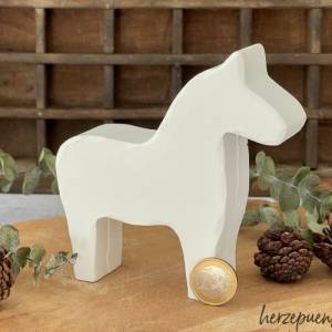 weißes Dalapferd im Skandi-Stil aus Keramikgießmasse, zu Weihnachten und für die Adventszeit Bild 5