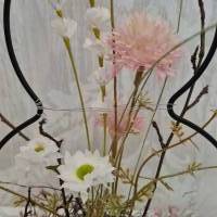 Metallhase mit Frühlingsblumen Handarbeit 40 cm Bild 2