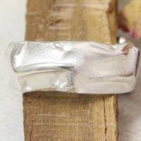 Ungewöhnlicher Ring aus Silber mit strukturierter Oberfläche Bild 4