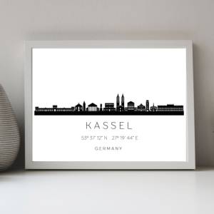 Poster KASSEL SKYLINE mit Koordinaten | Heimat Stadt | Stadtposter | Personalisiert | Sehenswürdigkeiten Geschenk | Kuns Bild 1