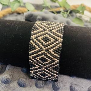 Elegantes Armband „Golden Tiles“, kleine goldene Rocailles Perlen, und matte schwarze Perlen, Miyuki, Peyote Stitch Bild 1