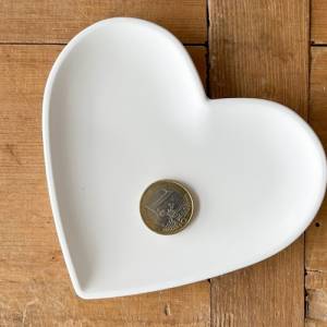 Herzschale aus Keramikgießmasse | weißes Schälchen in Herzform Bild 4