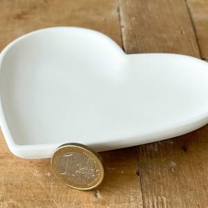 Herzschale aus Keramikgießmasse | weißes Schälchen in Herzform Bild 7