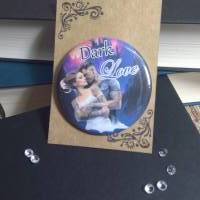 Ein wunderschöner bookish Button / Badge / Anstecker 58mm Durchmesser Dark Love Bild 1