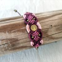 Makramee Armband in einer Farbkombination aus bordeaux, lila und rosa mit Metallelement Baum des Lebens Bild 1