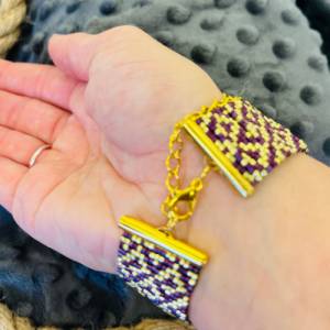 Elegantes Armband „Bits and Pieces“, kleine Saat-Perlen, in lila-metallic und glänzendem gold, Miyuki, Loom Beading, gew Bild 8