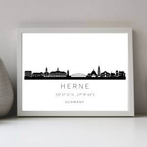Poster HERNE SKYLINE mit Koordinaten | Heimat Stadt | Stadtposter | Personalisiert | Sehenswürdigkeiten Geschenk | Kunst Bild 1