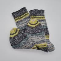 Gestrickte dickere Socken in grau gelb, Gr. 42/43, Stricksocken,Kuschelsocken aus 6 fach Sockenwolle handgestrickt Bild 3