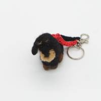 Schlüsselanhänger Dackel schwarz aus Filz, handgearbeitet, einmaliges Geschenk für Dackel-Besitzer, Taschenanhänger Bild 2