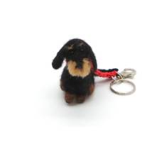 Schlüsselanhänger Dackel schwarz aus Filz, handgearbeitet, einmaliges Geschenk für Dackel-Besitzer, Taschenanhänger Bild 4