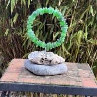 Seeglas-Ring auf Treibholz , Seeglas-Aureole, Meerglas-Ring, Seaglas-Ring, grüner Glasring, Seeglas-Skulptur Bild 2
