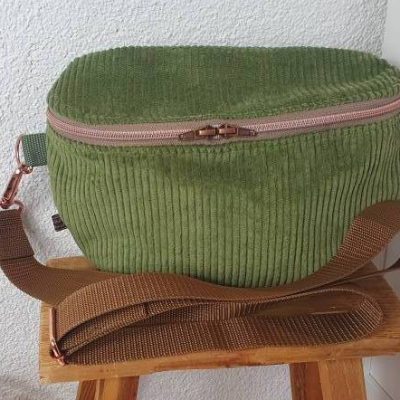 große Hipbag GRETA Cordstoff Bauchtasche Waistbag Slingbag Handtasche Tasche Boho skandi schlicht grün
