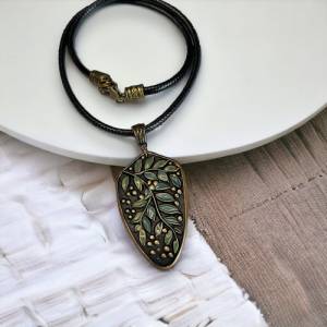 schwarze Kette mit Anhänger aus Polymer Clay | bronzefarbener Halsschmuck | Blätter Halskette | Cloisonné Bild 6