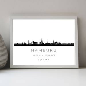 Poster HAMBURG SKYLINE mit Koordinaten | Heimat Stadt | Stadtposter | Personalisiert | Sehenswürdigkeiten Geschenk | Kun Bild 1