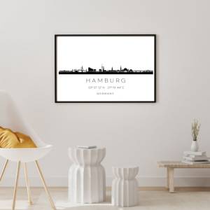 Poster HAMBURG SKYLINE mit Koordinaten | Heimat Stadt | Stadtposter | Personalisiert | Sehenswürdigkeiten Geschenk | Kun Bild 2