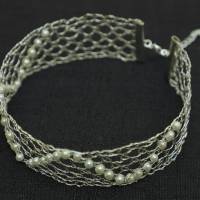 Zarter Brautschmuck - Perlenchoker geklöppelt aus kräftigem Silberdraht mit 36 eingearbeiteten Wachsperlen Bild 2