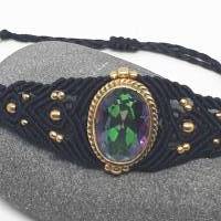 Makramee-Armband mit Cabochon aus Mystic Topas in Messing Bild 2