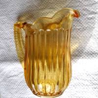 altes Milchkännchen aus Pressglas honigfarbig Vintage/ A Bild 4