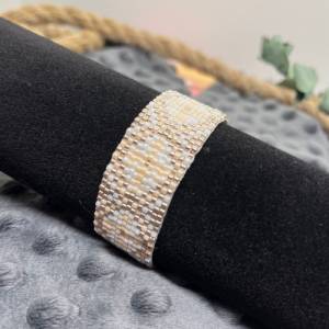 Gewebtes Perlenarmband „Fleur de Lis“, Manchettenarmband, lachsfarben, weiß, roségold, Armband handgemacht, Armband Perl Bild 4