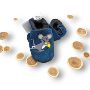 Krabbelschuhe aus Jeans bestickt mit Maus, personalisierbar Bild 1
