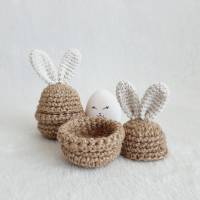 Handgehäkelte Eierwärmer mit entzückenden Hasenohren, Minikörbchen aus Jutegarn Bild 2