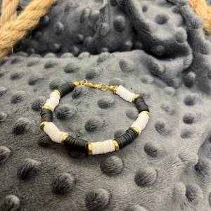 Coole Armbänder mit Hummerverschluss aus Heishi-Perlen, Fimo, Acryl, in Schwarz-weiß mit goldenen Akzenten, vers. Variat Bild 4