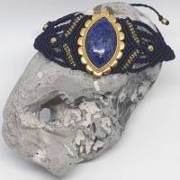 Makramee-Armband mit Cabochon aus Lapislazuli in Messing Bild 1