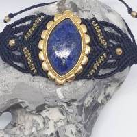 Makramee-Armband mit Cabochon aus Lapislazuli in Messing Bild 2