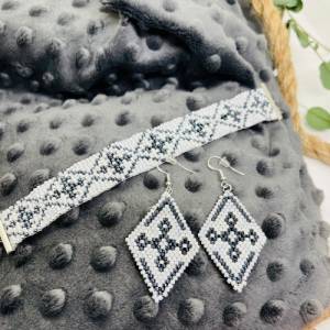Ohrringe „Snowflake“, aus Perlen gefädelt, weiß, grau, dunkelgrau-metallic, Ohrringe Perlen, Ohrringe Geschenk Frau Bild 7