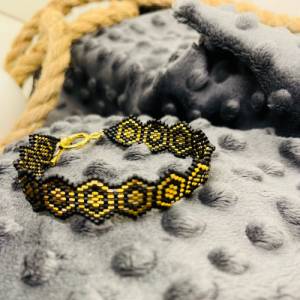 Elegantes Armband „Gold Standard“, kleine Rocailles Perlen, in schwarz matt und gold, grafisches Design Armband handmade Bild 1