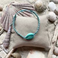 „Low Seas“ - Makramee-Armbänder mit Kauri-Muschel und Rocailles in zarten Sommerfarben Bild 3