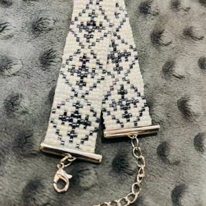 Gewebtes Perlenarmband „Schneeflocke“, Manchettenarmband, blau, weiß, grau, Armband Frau elegant, Armband Alltag Bild 1