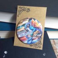 Ein wunderschöner bookish Button / Badge / Anstecker 58mm Durchmesser Book Dragon Bild 1