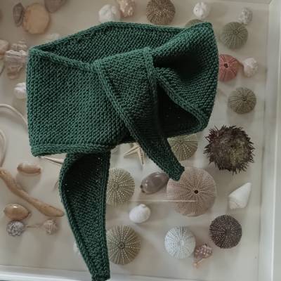 Schlaufenschal - kleiner Schal - von Hand gestrickt - tannengrün