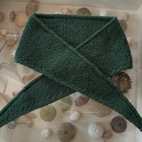 Schlaufenschal - kleiner Schal - von Hand gestrickt - tannengrün Bild 2