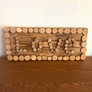 Wandbild Love aus Holz mit Astscheiben Bild 1