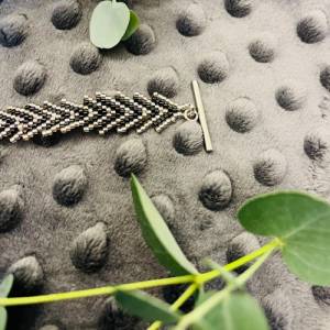 Zartes Armband „Elegance“, Rocailles Perlen, schwarz, silber, geometrisches Muster, Geschenk Frau Geburtstag Bild 5